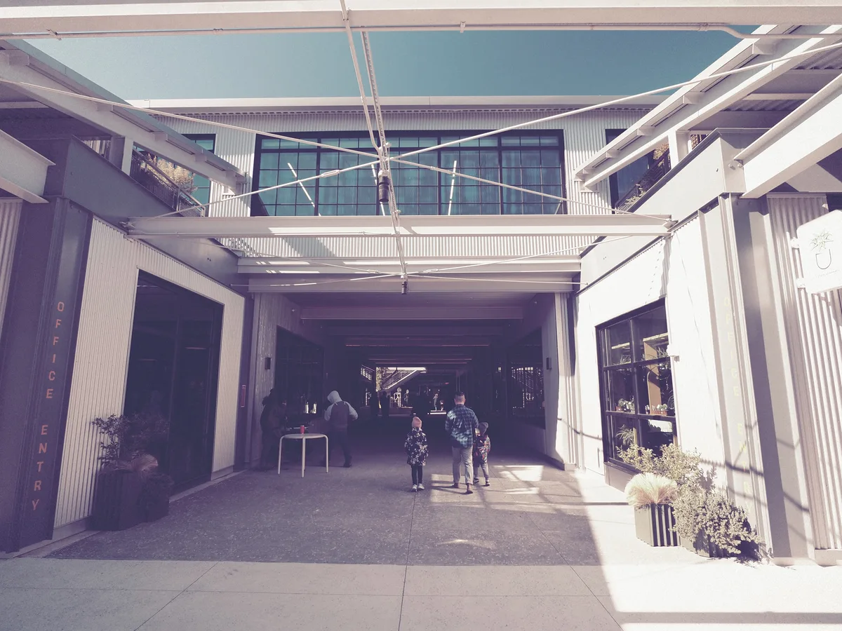 Dock 1053 photograph 6